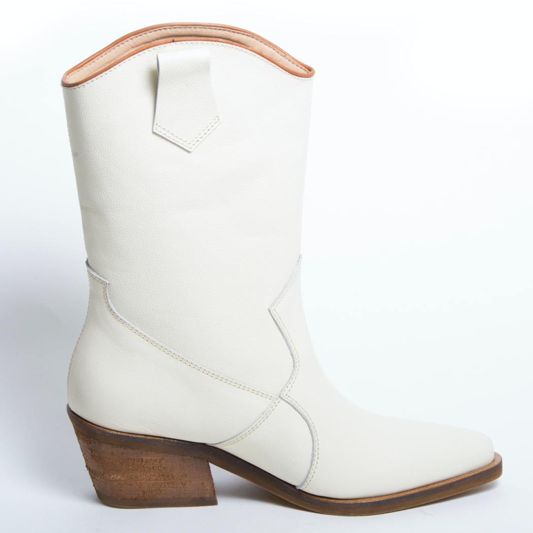 trevor boots in ivory leather