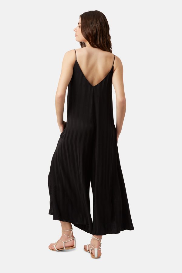 black roamer romper traffic people