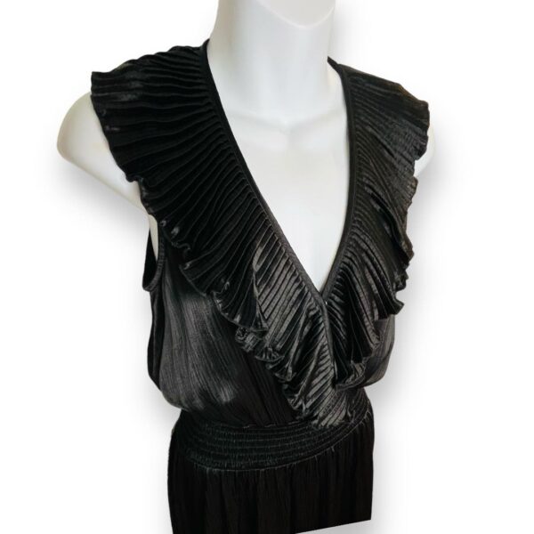 Frills details