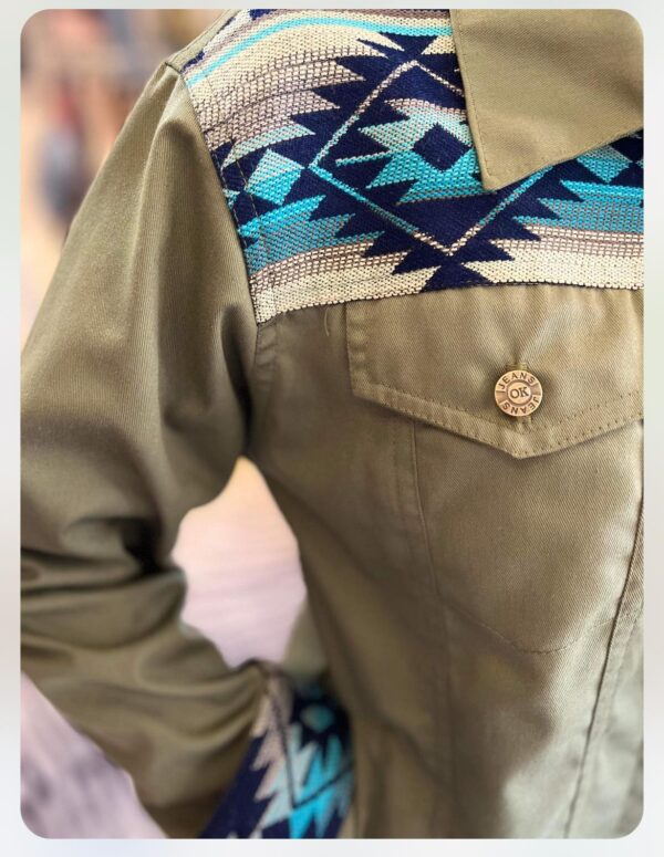 Blue woven collar