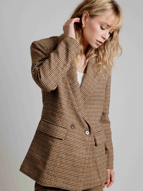 oversized brown tweed blazer